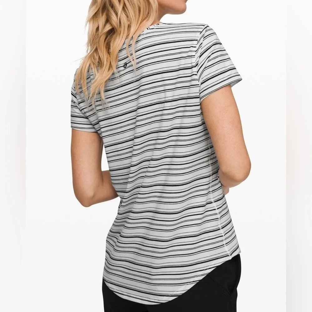 Lululemon Love Tee V in Cut Back Stripe White Black Size 8 / 10